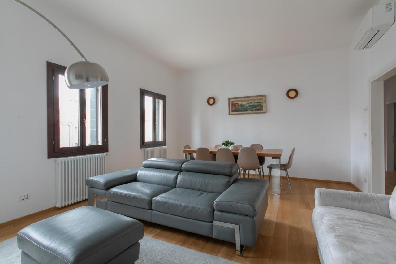 Residenza Pomponi Deluxe Apartment Венеция Екстериор снимка