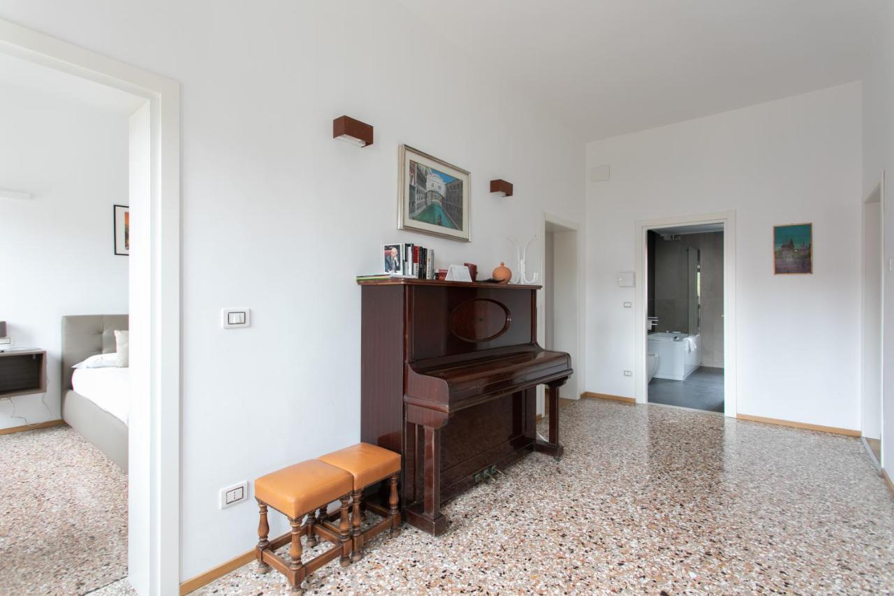 Residenza Pomponi Deluxe Apartment Венеция Екстериор снимка