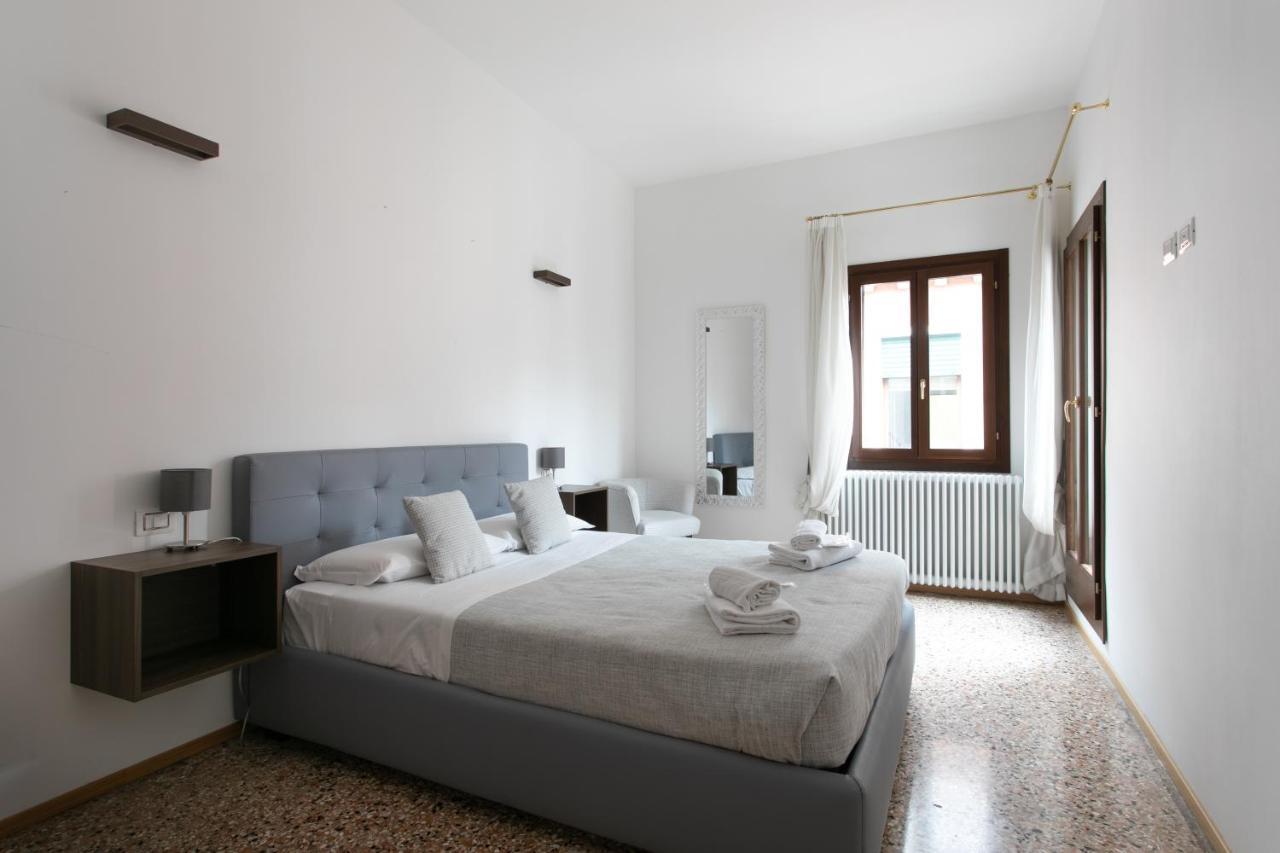 Residenza Pomponi Deluxe Apartment Венеция Екстериор снимка