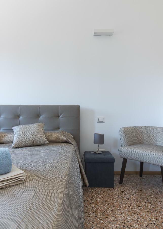 Residenza Pomponi Deluxe Apartment Венеция Екстериор снимка