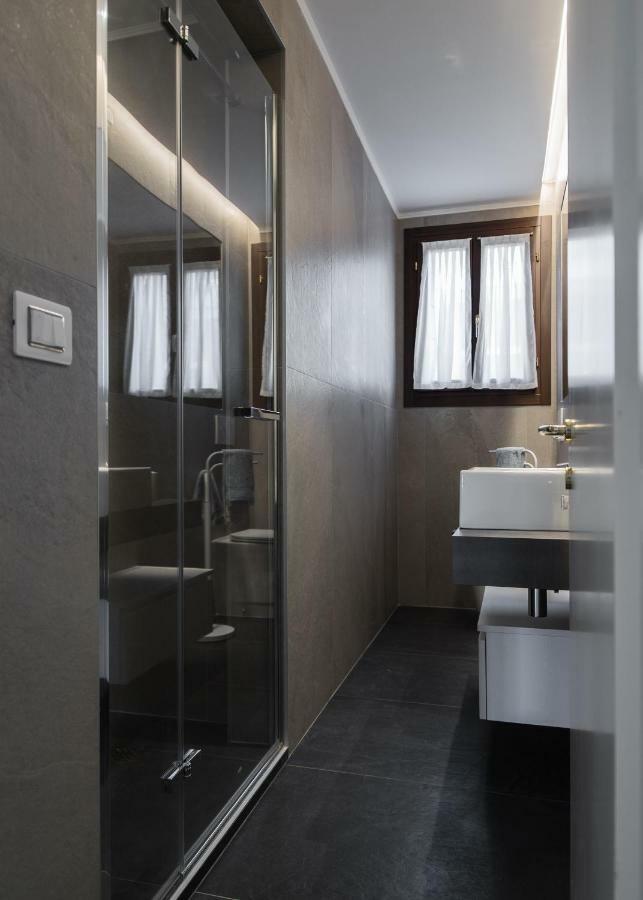 Residenza Pomponi Deluxe Apartment Венеция Екстериор снимка