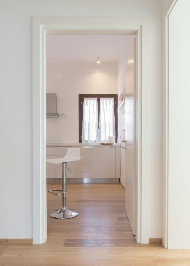 Residenza Pomponi Deluxe Apartment Венеция Екстериор снимка